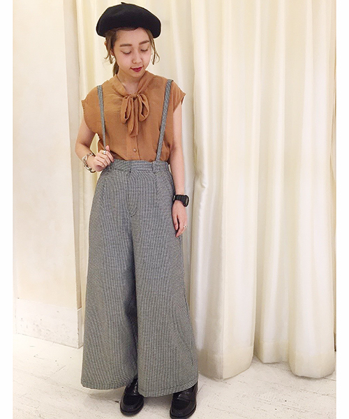 one after another NICE CLAUP（ワンアフターアナザーナイスクラップ）の「【ナイスクラップ】サス付ワイドパンツ（その他パンツ・レディース・グレー/ブラック/その他1・FREE）」の6枚目の写真