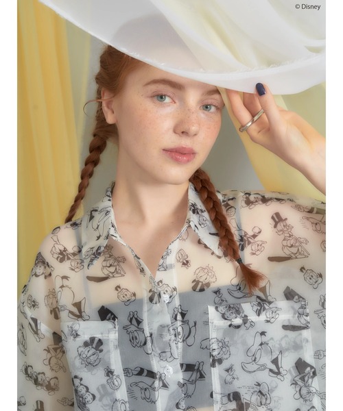 Disney（ディズニー）の「総柄シアーショート丈シャツ/Disney（シャツ/ブラウス・レディース・アイボリー/ネイビー・FREE）」の2枚目の写真