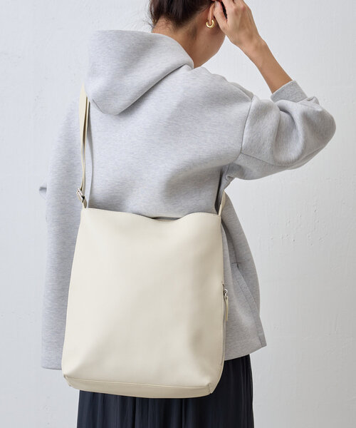 LIVETART(リヴェタート)の「《LIVETART》 2WAYトートバッグ(トートバッグ・レディース・アイボリー/ブラック・FREE)」の1枚目の写真