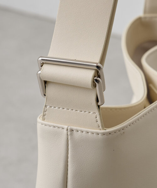 LIVETART(リヴェタート)の「《LIVETART》 2WAYトートバッグ(トートバッグ・レディース・アイボリー/ブラック・FREE)」の22枚目の写真