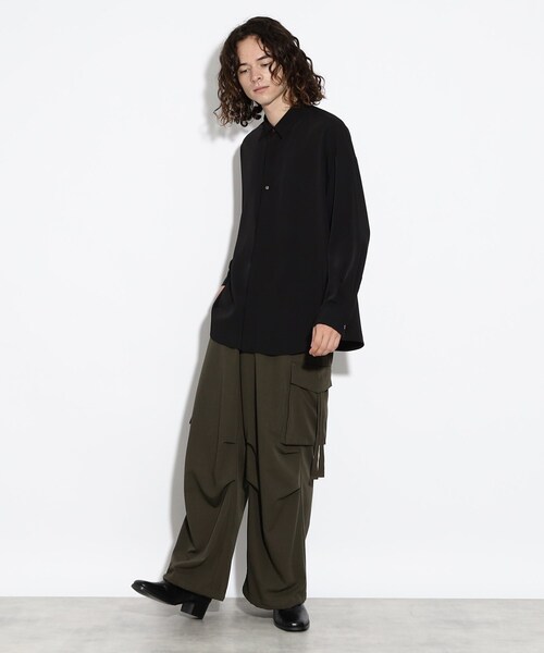 tk.TAKEO KIKUCHI（ティーケータケオキクチ）の「ワイドカーゴスラックス（カーゴパンツ・メンズ・チャコールグレー/ダークグリーン/ブラック・01/02/03）」の17枚目の写真