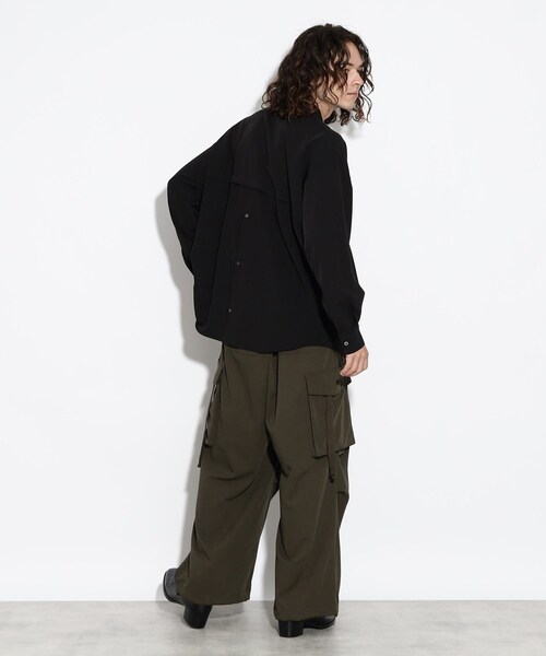 tk.TAKEO KIKUCHI（ティーケータケオキクチ）の「ワイドカーゴスラックス（カーゴパンツ・メンズ・チャコールグレー/ダークグリーン/ブラック・01/02/03）」の16枚目の写真
