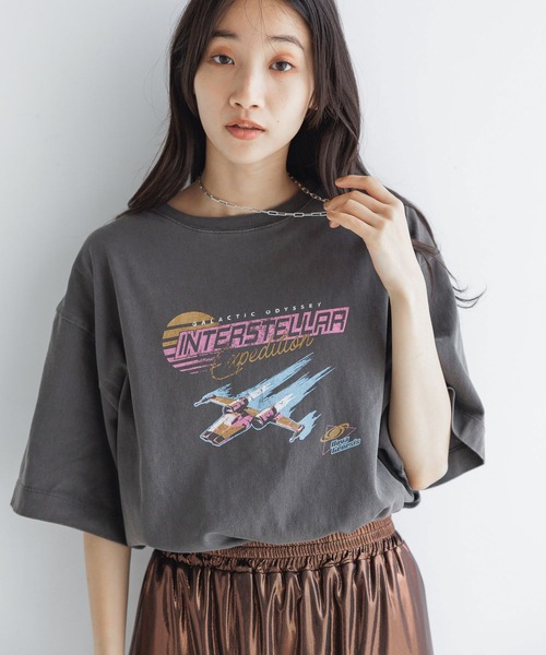 LOWRYS FARM（ローリーズファーム）の「ビンテージバンＴＳＳ 143213（Tシャツ/カットソー・レディース・アイボリー/グレー系その他/グレー/チャコールグレー・FREE）」の3枚目の写真