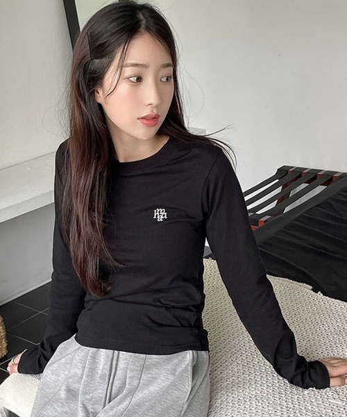 muahmuah（ムーアムーア）の「A'GEM/9 × .kom 『muah muah/ムーアムーア』 STITCH LOGO BASIC LONG SLEEVE T-SHIRT/スリムフィットベーシックロングシャツ（Tシャツ/カットソー・レディース・ホワイト/ブラック/カーキ・FREE）」の6枚目の写真