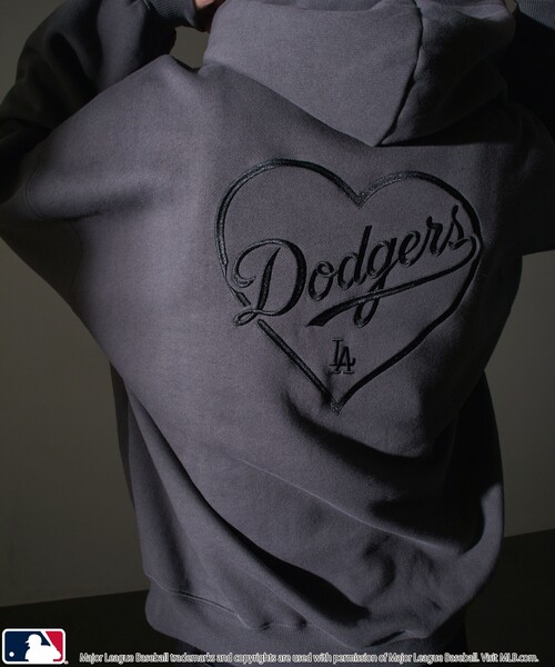 MLB/メジャーリーグベースボール 別注 MLB ハートロゴ刺繍スウェットパーカー/フーディー/裏起毛(限定展開)（パーカー）｜MLB（メジャーリーグベースボール）