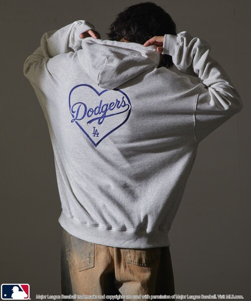 MLB/メジャーリーグベースボール 別注 MLB ハートロゴ刺繍スウェットパーカー/フーディー/裏起毛(限定展開)（パーカー）｜MLB（メジャーリーグベースボール）