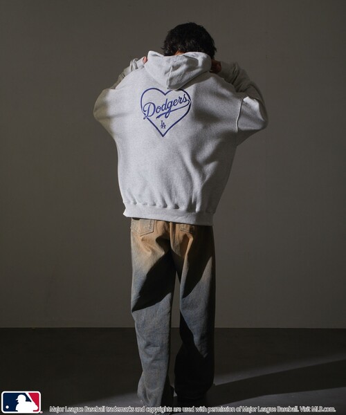 MLB/メジャーリーグベースボール 別注 MLB ハートロゴ刺繍スウェットパーカー/フーディー/裏起毛(限定展開)（パーカー）｜MLB（メジャーリーグベースボール）