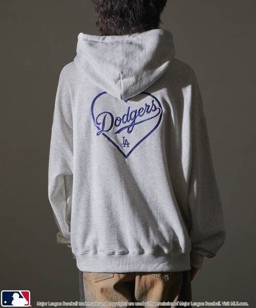 MLB/メジャーリーグベースボール 別注 MLB ハートロゴ刺繍スウェットパーカー/フーディー/裏起毛(限定展開)（パーカー）｜MLB（メジャーリーグベースボール）