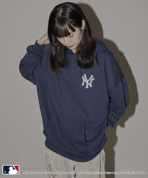 MLB/メジャーリーグベースボール 別注 MLB ハートロゴ刺繍スウェットパーカー/フーディー/裏起毛(限定展開)（パーカー）｜MLB（メジャーリーグベースボール）