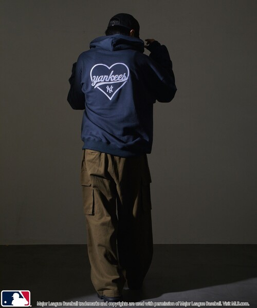 MLB/メジャーリーグベースボール 別注 MLB ハートロゴ刺繍スウェットパーカー/フーディー/裏起毛(限定展開)（パーカー）｜MLB（メジャーリーグベースボール）