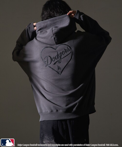 MLB/メジャーリーグベースボール 別注 MLB ハートロゴ刺繍スウェットパーカー/フーディー/裏起毛(限定展開)（パーカー）｜MLB（メジャーリーグベースボール）