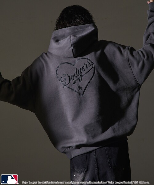 MLB/メジャーリーグベースボール 別注 MLB ハートロゴ刺繍スウェットパーカー/フーディー/裏起毛(限定展開)（パーカー）｜MLB（メジャーリーグベースボール）