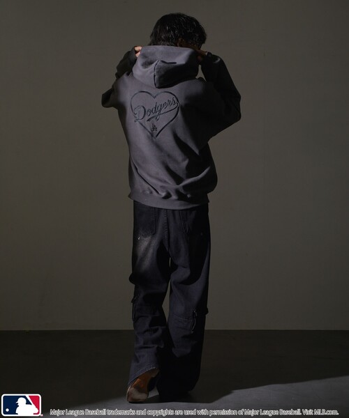 MLB/メジャーリーグベースボール 別注 MLB ハートロゴ刺繍スウェットパーカー/フーディー/裏起毛(限定展開)（パーカー）｜MLB（メジャーリーグベースボール）