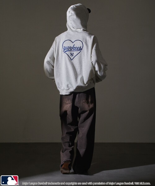 MLB/メジャーリーグベースボール 別注 MLB ハートロゴ刺繍スウェットパーカー/フーディー/裏起毛(限定展開)（パーカー）｜MLB（メジャーリーグベースボール）