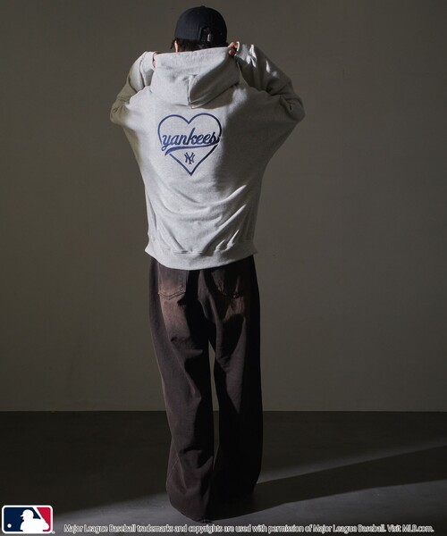 MLB/メジャーリーグベースボール 別注 MLB ハートロゴ刺繍スウェットパーカー/フーディー/裏起毛(限定展開)（パーカー）｜MLB（メジャーリーグベースボール）