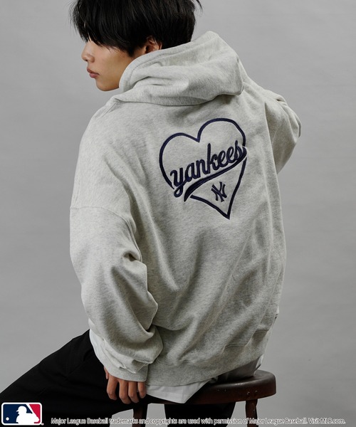 MLB/メジャーリーグベースボール 別注 MLB ハートロゴ刺繍スウェットパーカー/フーディー/裏起毛(限定展開)（パーカー）｜MLB（メジャーリーグベースボール）