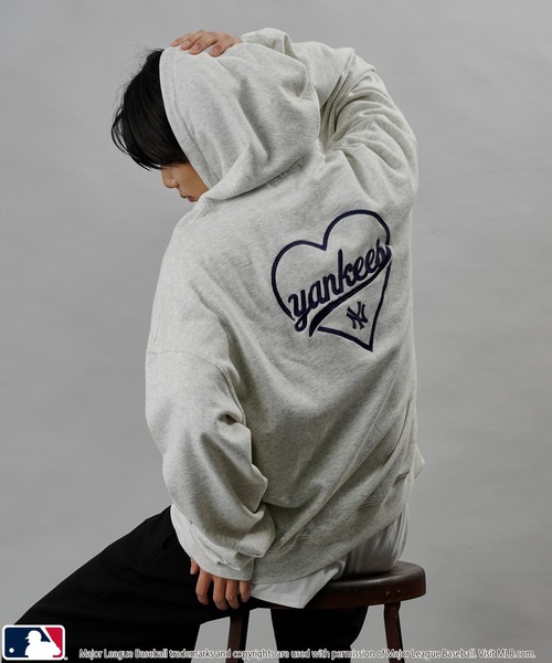 MLB/メジャーリーグベースボール 別注 MLB ハートロゴ刺繍スウェットパーカー/フーディー/裏起毛(限定展開)（パーカー）｜MLB（メジャーリーグベースボール）