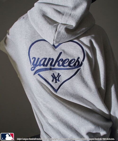 MLB/メジャーリーグベースボール 別注 MLB ハートロゴ刺繍スウェットパーカー/フーディー/裏起毛(限定展開)（パーカー）｜MLB（メジャーリーグベースボール）