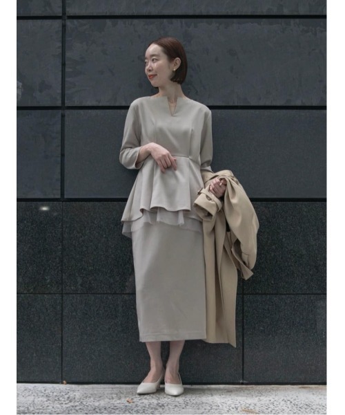 UR'S(ユアーズ)の「キーネックチュールティアードトップス(Tシャツ/カットソー・レディース・ダークネイビー/グレイッシュベージュ/ブラック・S/L/M)」の8枚目の写真