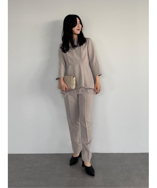 UR'S(ユアーズ)の「キーネックチュールティアードトップス(Tシャツ/カットソー・レディース・ダークネイビー/グレイッシュベージュ/ブラック・S/L/M)」の9枚目の写真