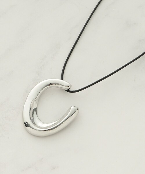 SHOO・LA・RUE（シューラルー）の「◆細ひも三日月ネックレス（ネックレス・レディース・シルバー/ブロンズ/ゴールド・00）」の2枚目の写真