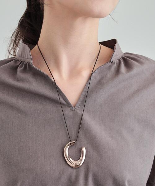 SHOO・LA・RUE（シューラルー）の「◆細ひも三日月ネックレス（ネックレス・レディース・シルバー/ブロンズ/ゴールド・00）」の8枚目の写真