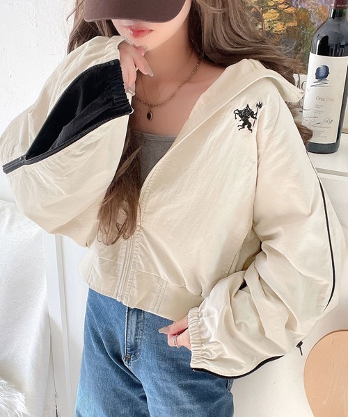 classicalelf（クラシカルエルフ）の「大人スポーティMIX。胸刺繍入り袖ファスナー配色ナイロンジャケット（ナイロンジャケット・レディース・ベージュ/ブラック/アイボリー/カーキ・LARGE/MEDIUM/SMALL/X-LARGE）」の13枚目の写真