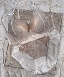 Dolce Fiora（ドルチェフィオラ）の「モールドレースブラ&ショーツセット（ブラ&ショーツ）」