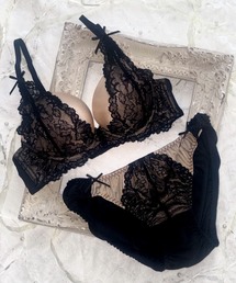 Dolce Fiora（ドルチェフィオラ）の「モールドレースブラ＆ショーツセット（ブラ&ショーツ）」