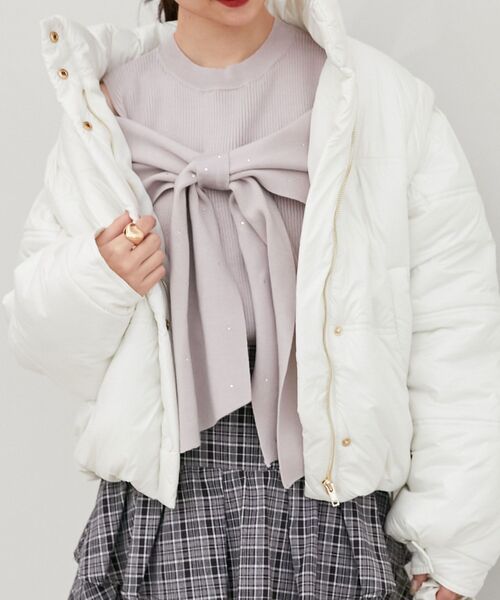 MAJESTIC LEGON（マジェスティックレゴン）の「ビジューリボン肩あきニット（ニット/セーター・レディース・ラベンダー/ボルドー/ライトグレー/アイボリー/ブラック/チャコールグレー/ライトピンク・MEDIUM）」の5枚目の写真