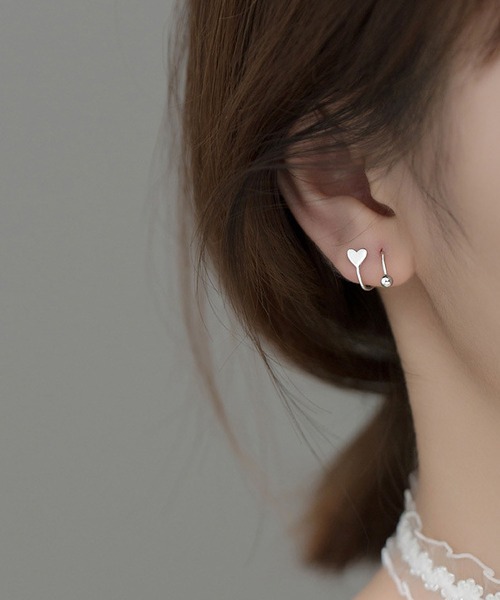 LA VORAGINE(ラ ヴォラジネ)の「ハート星デザインピアス【ねじり式】(ピアス(両耳用)・レディース・シルバー系1/ゴールド/シルバー/シルバー系2/ゴールド系1・FREE)」の2枚目の写真