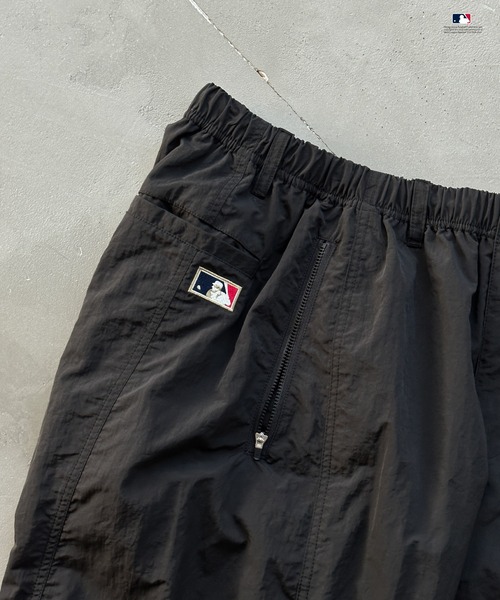 Perushu（ペルーシュ）の「Perushu × MLB ナイロンジップパンツ（その他パンツ・メンズ・ブラック/カーキ/ネイビー・LARGE/SMALL/MEDIUM）」の11枚目の写真
