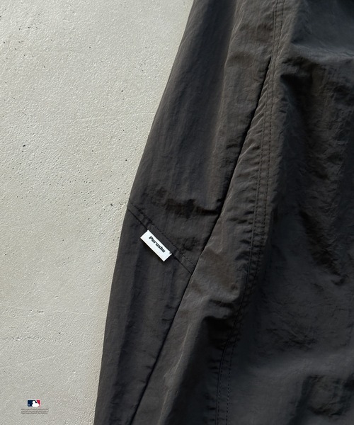 Perushu（ペルーシュ）の「Perushu × MLB ナイロンジップパンツ（その他パンツ・メンズ・ブラック/カーキ/ネイビー・LARGE/SMALL/MEDIUM）」の13枚目の写真