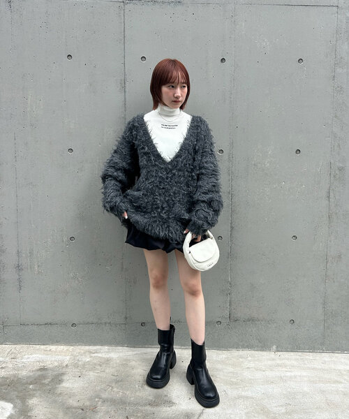 mline（エムライン）の「[mline]深Vポケットニット（ニット/セーター・レディース・ブルー/ピンク/チャコールグレー/アイボリー・FREE）」の13枚目の写真