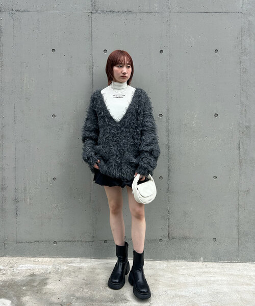 mline（エムライン）の「[mline]深Vポケットニット（ニット/セーター・レディース・ブルー/ピンク/チャコールグレー/アイボリー・FREE）」の14枚目の写真