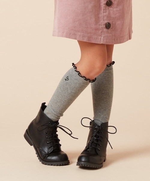 a.v.v（アーヴェヴェ）の「[KIDS]ワンポイントハイソックス（ソックス/靴下・キッズ・ライトピンク/ブラック/グレー・20/23）」の3枚目の写真