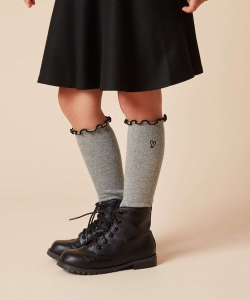 a.v.v（アーヴェヴェ）の「[KIDS]ワンポイントハイソックス（ソックス/靴下・キッズ・ライトピンク/ブラック/グレー・20/23）」の20枚目の写真