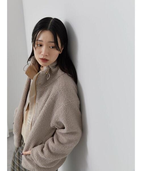 Samansa Mos2 blue（サマンサモスモスブルー）の「スタンドカラーボアジャケット（ノーカラージャケット・レディース・モカ/チャコールグレー/ライトベージュ・F）」の17枚目の写真