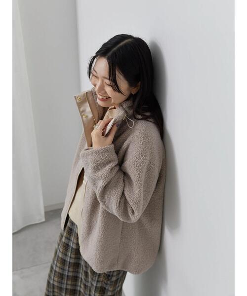 Samansa Mos2 blue（サマンサモスモスブルー）の「スタンドカラーボアジャケット（ノーカラージャケット・レディース・モカ/チャコールグレー/ライトベージュ・F）」の18枚目の写真