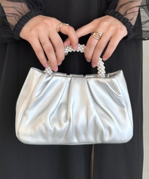 MYMOOD.（マイムード）の「パールPUギャザーコンパクトパーティーバッグ（ハンドバッグ・レディース・シルバー/ブラック/ゴールド/ホワイト/アイボリー・FREE）」の2枚目の写真