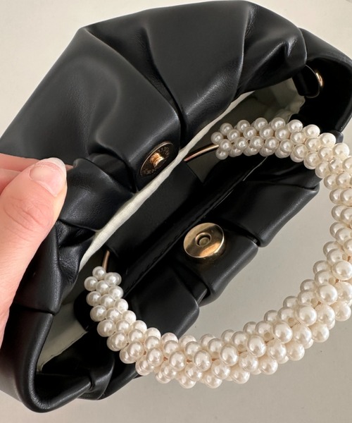 MYMOOD.（マイムード）の「パールPUギャザーコンパクトパーティーバッグ（ハンドバッグ・レディース・シルバー/ブラック/ゴールド/ホワイト/アイボリー・FREE）」の13枚目の写真