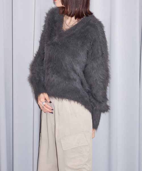 leimn（レイムン）の「Vネックシャギーニット（ニット/セーター・レディース・ライトグレー/ダークブラウン/レッド/ベージュ/チャコールグレー・FREE）」の9枚目の写真