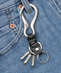 A.M.S.（エーエムエス）の「日本製 栃木レザー 編みベルト付き ダルマカラビナ キーホルダー（キーホルダー）」