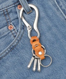 A.M.S.（エーエムエス）の「日本製 栃木レザー 編みベルト付き ダルマカラビナ キーホルダー（キーホルダー）」