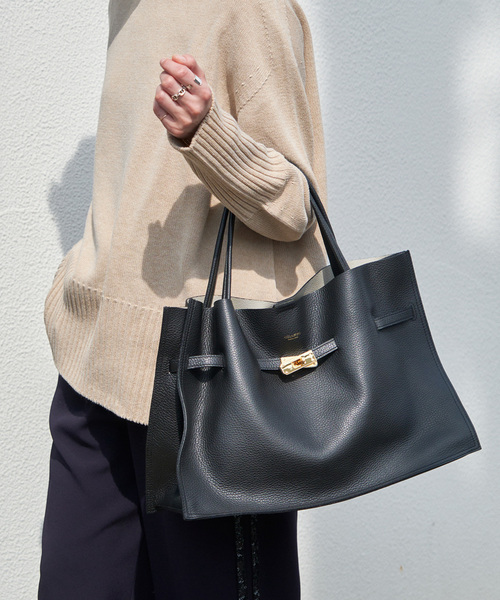 Spick & Span(スピックアンドスパン)の「《WEB+自由が丘限定追加》VIOLAd'ORO イタリアンWフェイスレザートートバッグ(トートバッグ・レディース・ブラック/チャコールグレー・FREE)」の9枚目の写真