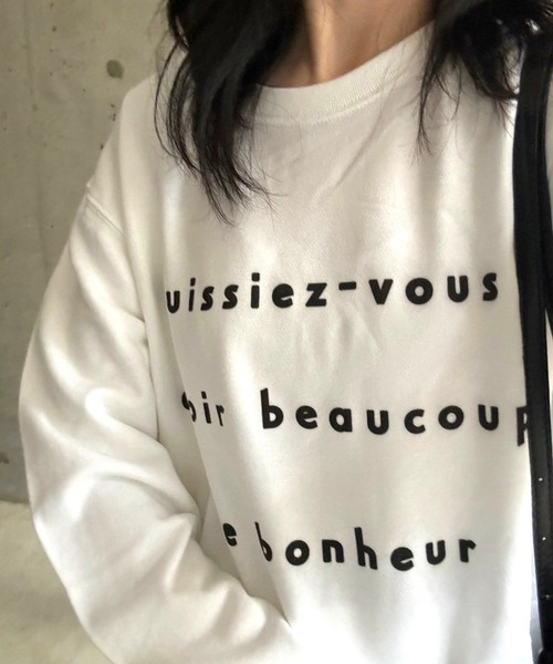merrylatte(メリーラテ)の「【軽量】英字プリントスウェット トレーナー(スウェット・レディース・ホワイト・LARGE)」の1枚目の写真