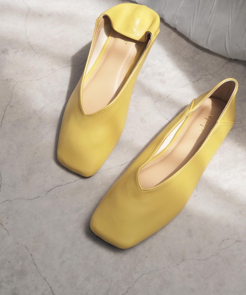 minia(ミニア)の「スクエアトゥフラットバブーシュ(バレエシューズ・レディース・アニマル/グレイッシュベージュ/イエロー/ピンク/グリーン/ライトグリーン・22.0cm/22.5cm/23.0cm/23.5cm/24.0cm/24.5cm/25.0cm/25.5cm/26.0cm)」の4枚目の写真