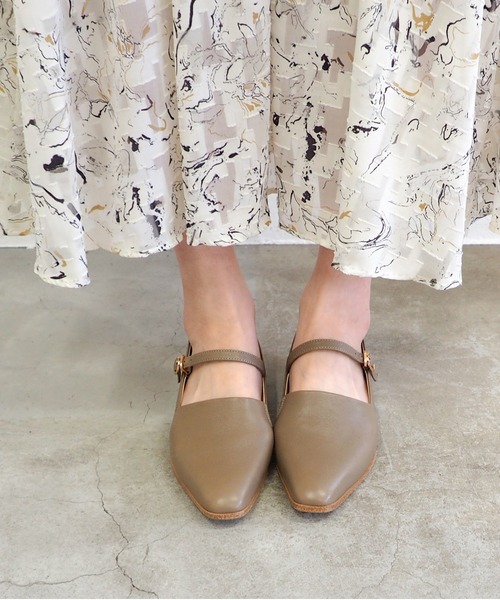 cava cava（サヴァサヴァ）の「Lカットストラップシューズ　1320657（パンプス・レディース・プラチナム/ブラック/オリーブ・22.5cm/23cm/23.5cm/24cm/24.5cm）」の14枚目の写真