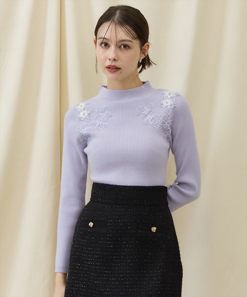 SWINGLE（スウィングル）の「ショルダーレース刺繍ニットプルオーバー（ニット/セーター・レディース・ラベンダー/ライトベージュ/ブラック・FREE）」の7枚目の写真