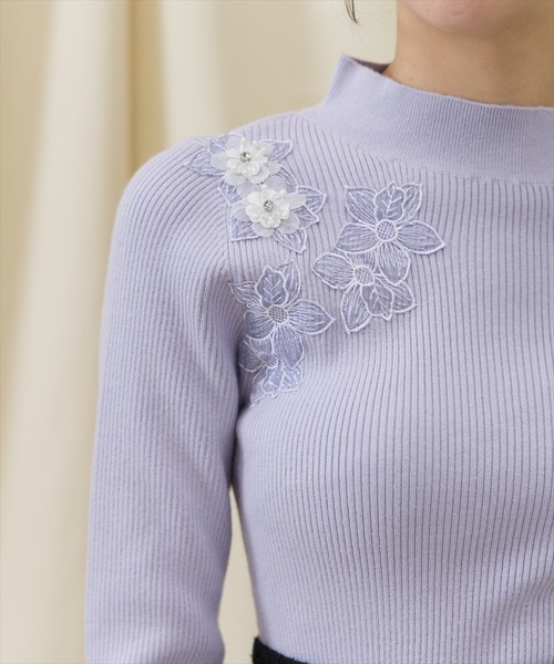SWINGLE（スウィングル）の「ショルダーレース刺繍ニットプルオーバー（ニット/セーター・レディース・ラベンダー/ライトベージュ/ブラック・FREE）」の10枚目の写真